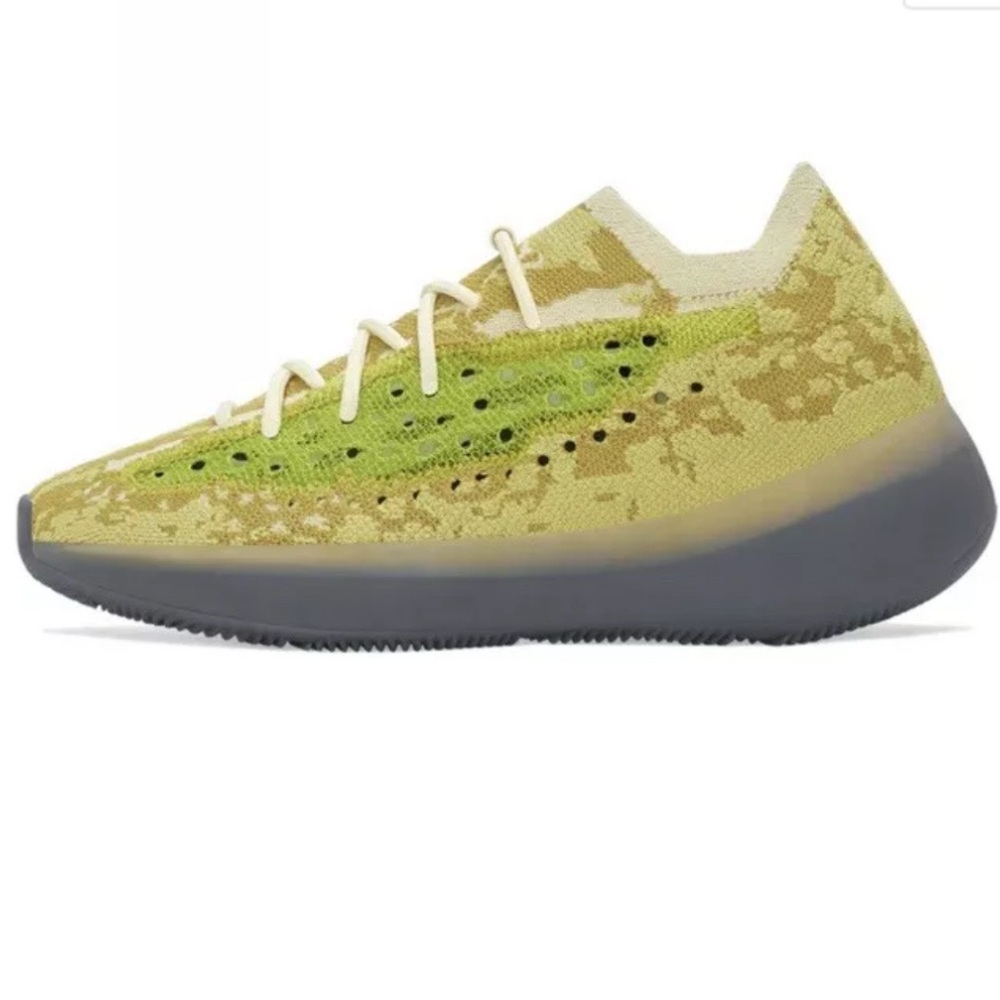 Size 5.5 - adidas Yeezy Boost
380 Hylte